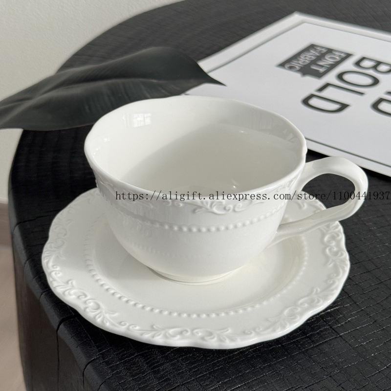 French Light Luxury Embossed F - Coffee Tea Game recension och pris