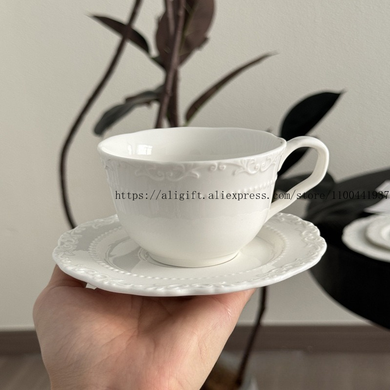 French Light Luxury Embossed F - Coffee Tea Game recension och pris